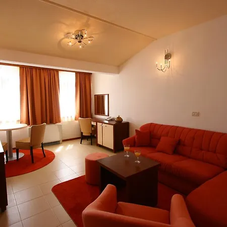 Villa Segetski Dvori - Beachfront Oasis & Tradition Since 1964