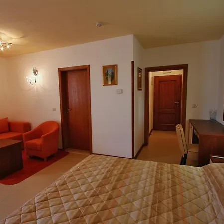 Segetski Dvori - Tradition Since 1964 Guest house Seget Donji