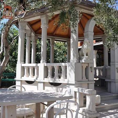 Villa Segetski Dvori - Beachfront Oasis & Tradition Since 1964 4* ドニー・セゲット