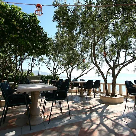 Villa Segetski Dvori - Beachfront Oasis & Tradition Since 1964 ゲストハウス ドニー・セゲット