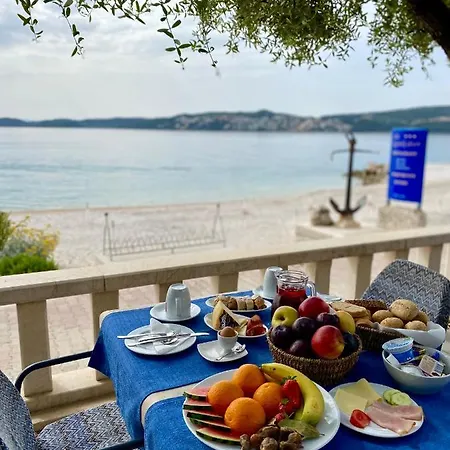 ゲストハウス Villa Segetski Dvori - Beachfront Oasis & Tradition Since 1964 4*