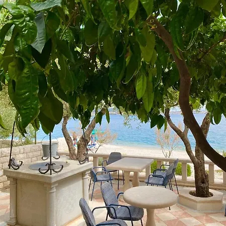 Villa Segetski Dvori - Beachfront Oasis & Tradition Since 1964