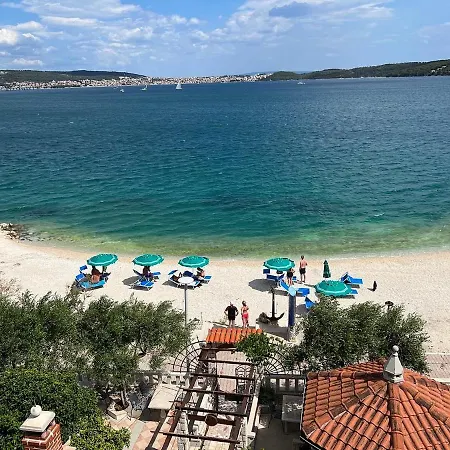 ゲストハウス Villa Segetski Dvori - Beachfront Oasis & Tradition Since 1964 4*