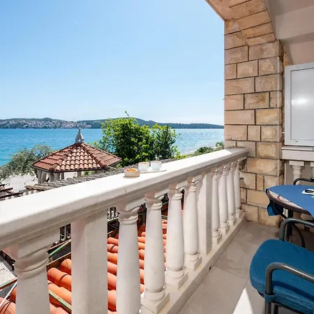 Villa Segetski Dvori - Beachfront Oasis & Tradition Since 1964 4* ドニー・セゲット