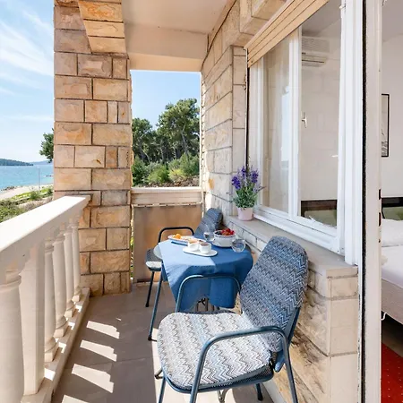 Villa Segetski Dvori - Beachfront Oasis & Tradition Since 1964 ドニー・セゲット