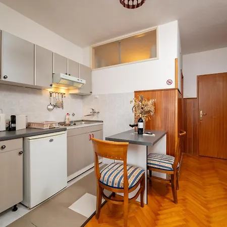 Villa Segetski Dvori - Beachfront Oasis & Tradition Since 1964