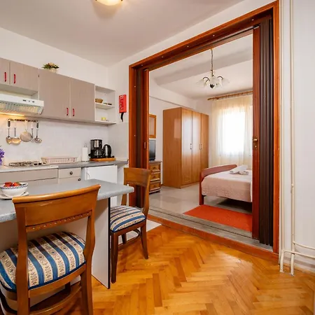 ゲストハウス Villa Segetski Dvori - Beachfront Oasis & Tradition Since 1964