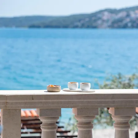 Villa Segetski Dvori - Beachfront Oasis & Tradition Since 1964 4*