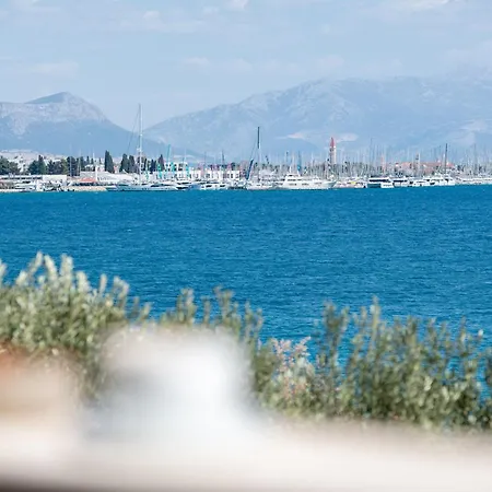 Villa Segetski Dvori - Beachfront Oasis & Tradition Since 1964