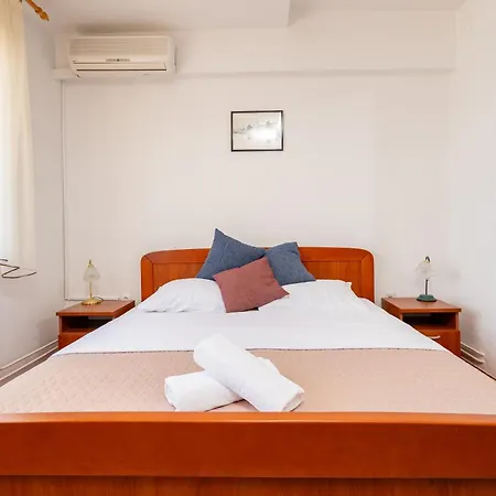 Segetski Dvori - Tradition Since 1964 Guest house Seget Donji