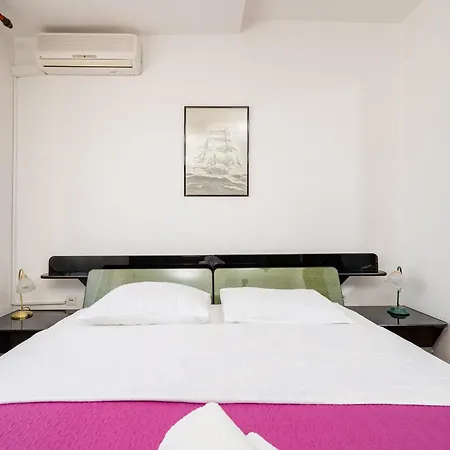 Villa Segetski Dvori - Beachfront Oasis & Tradition Since 1964 ゲストハウス