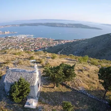 Villa Segetski Dvori - Beachfront Oasis & Tradition Since 1964 4*