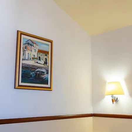ゲストハウス Villa Segetski Dvori - Beachfront Oasis & Tradition Since 1964 4*