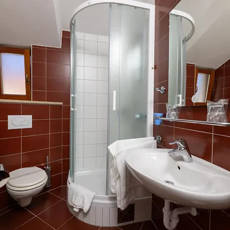 Segetski Dvori Beachfront Oasis & Tradition Since 1964 - Split Trogir Riviera 4* Donji Seget