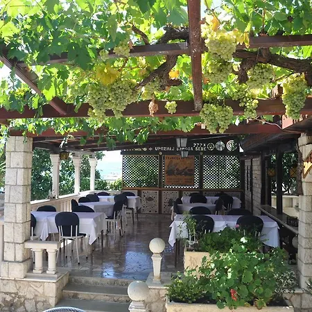 Villa Segetski Dvori - Beachfront Oasis & Tradition Since 1964 4*